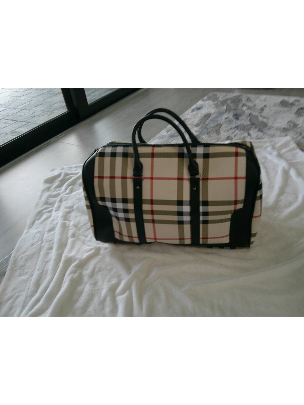 Classic Plaid Pattern Travel Duffel Bag with Black Handles [COPY]